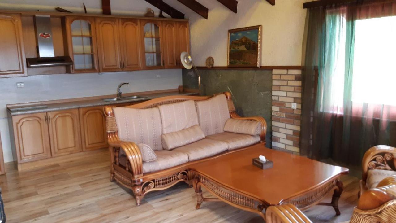 Alpine Castle Hotel Dilijan Esterno foto