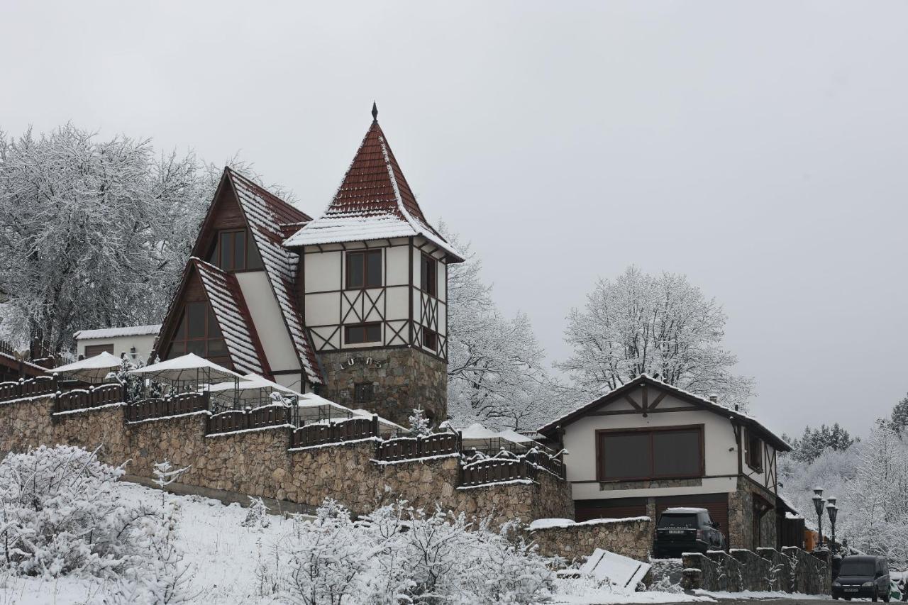 Alpine Castle Hotel Dilijan Esterno foto