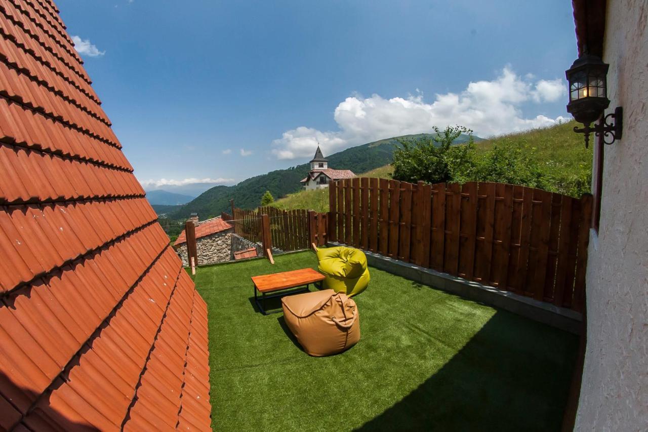 Alpine Castle Hotel Dilijan Esterno foto