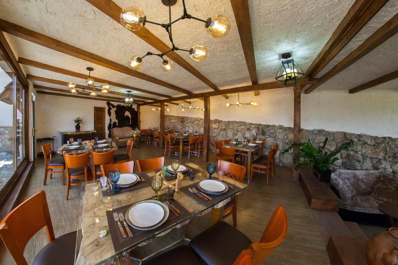 Alpine Castle Hotel Dilijan Esterno foto