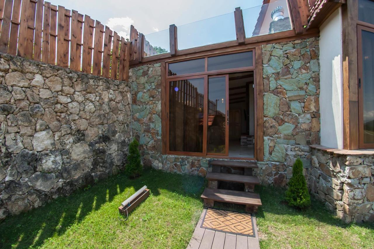 Alpine Castle Hotel Dilijan Esterno foto