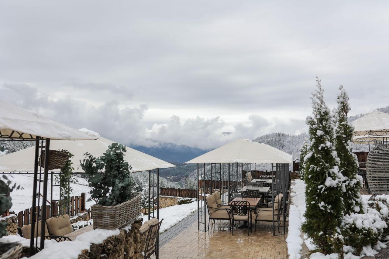 Alpine Castle Hotel Dilijan Esterno foto