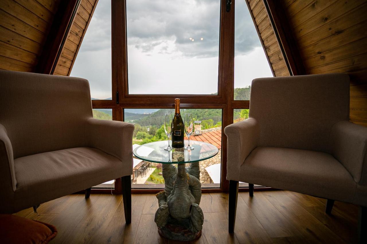 Alpine Castle Hotel Dilijan Esterno foto