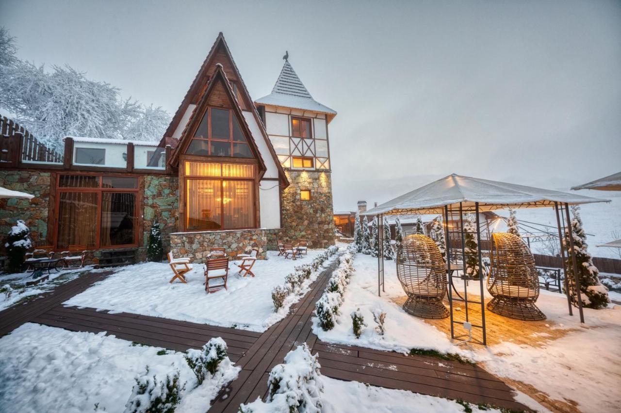 Alpine Castle Hotel Dilijan Esterno foto