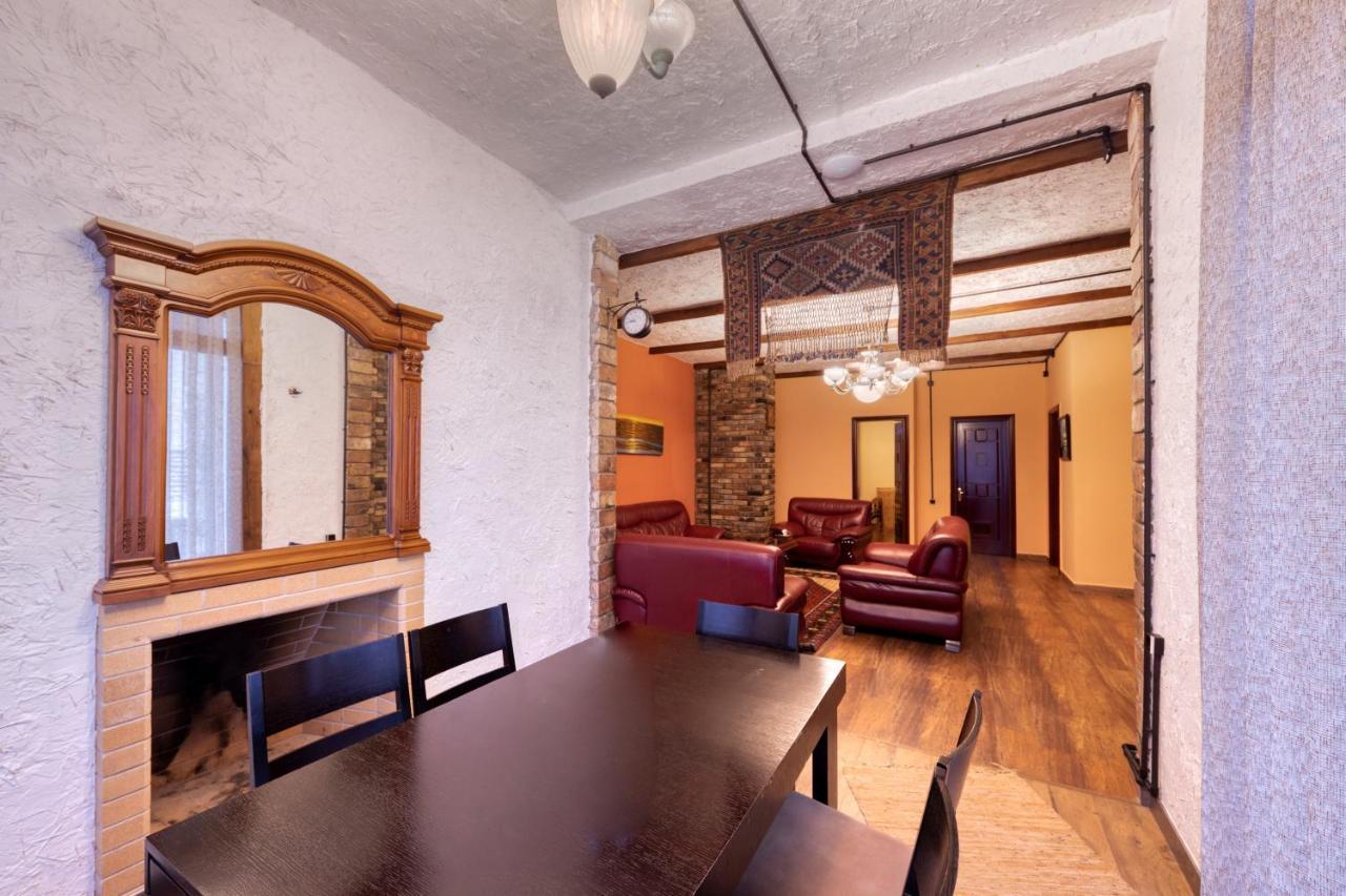 Alpine Castle Hotel Dilijan Esterno foto