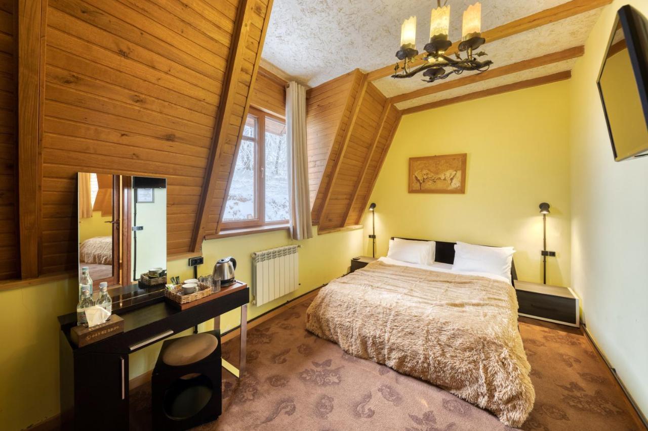 Alpine Castle Hotel Dilijan Esterno foto