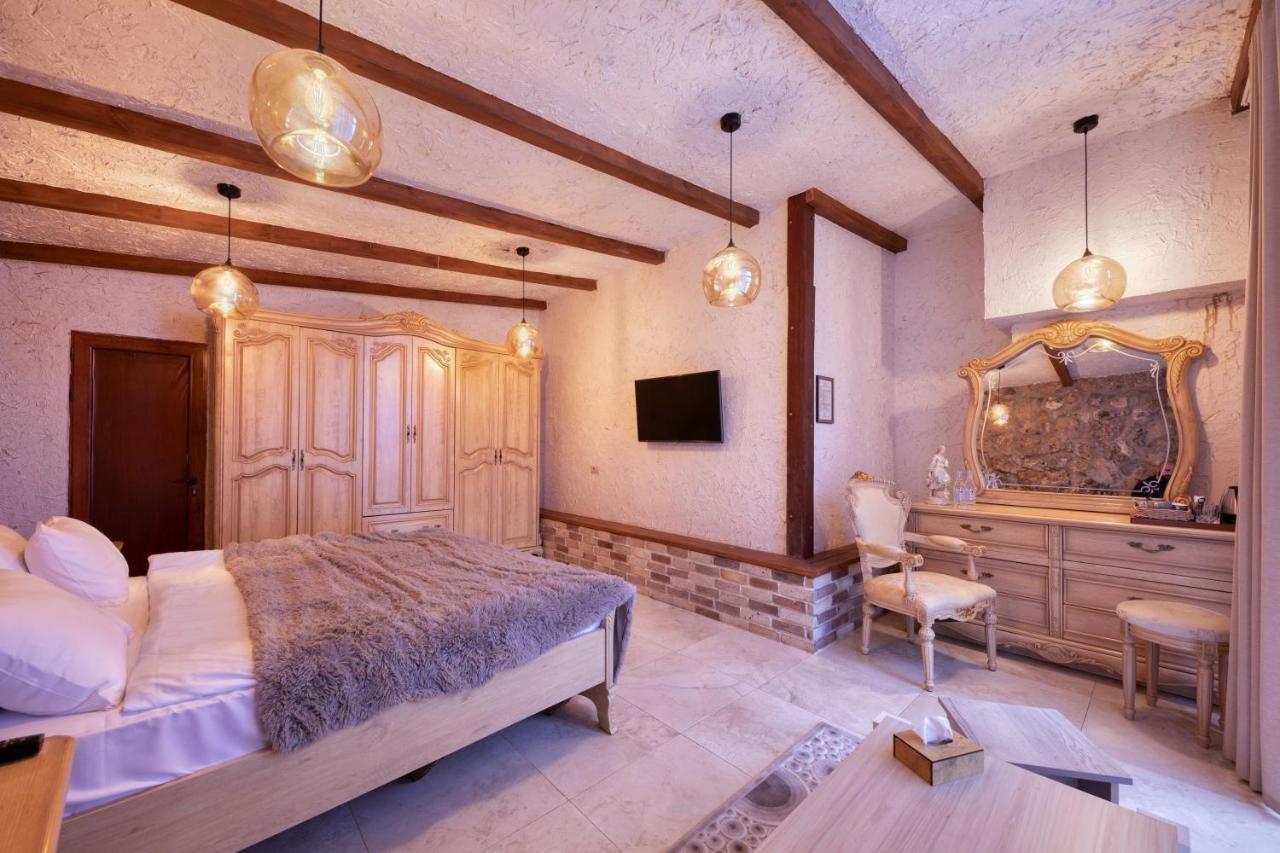 Alpine Castle Hotel Dilijan Esterno foto