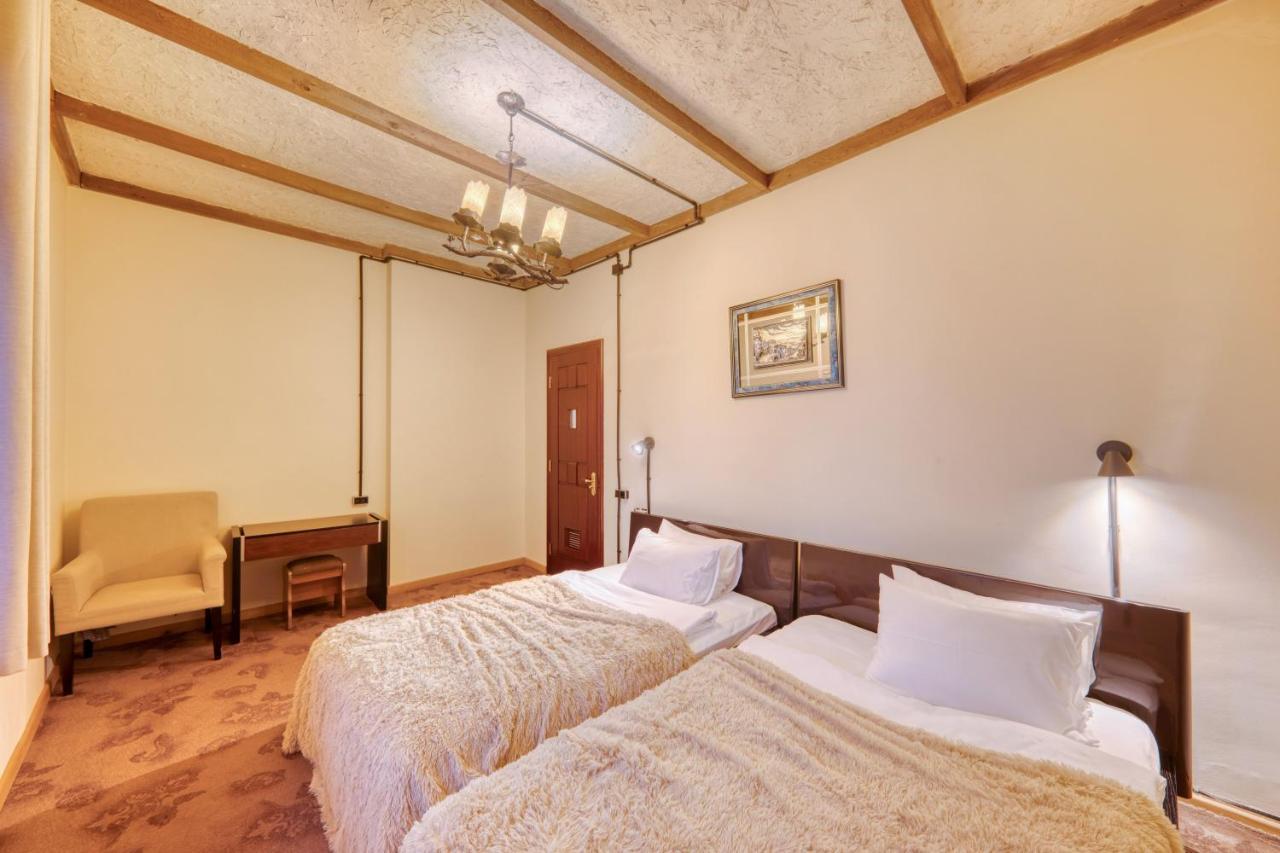 Alpine Castle Hotel Dilijan Esterno foto
