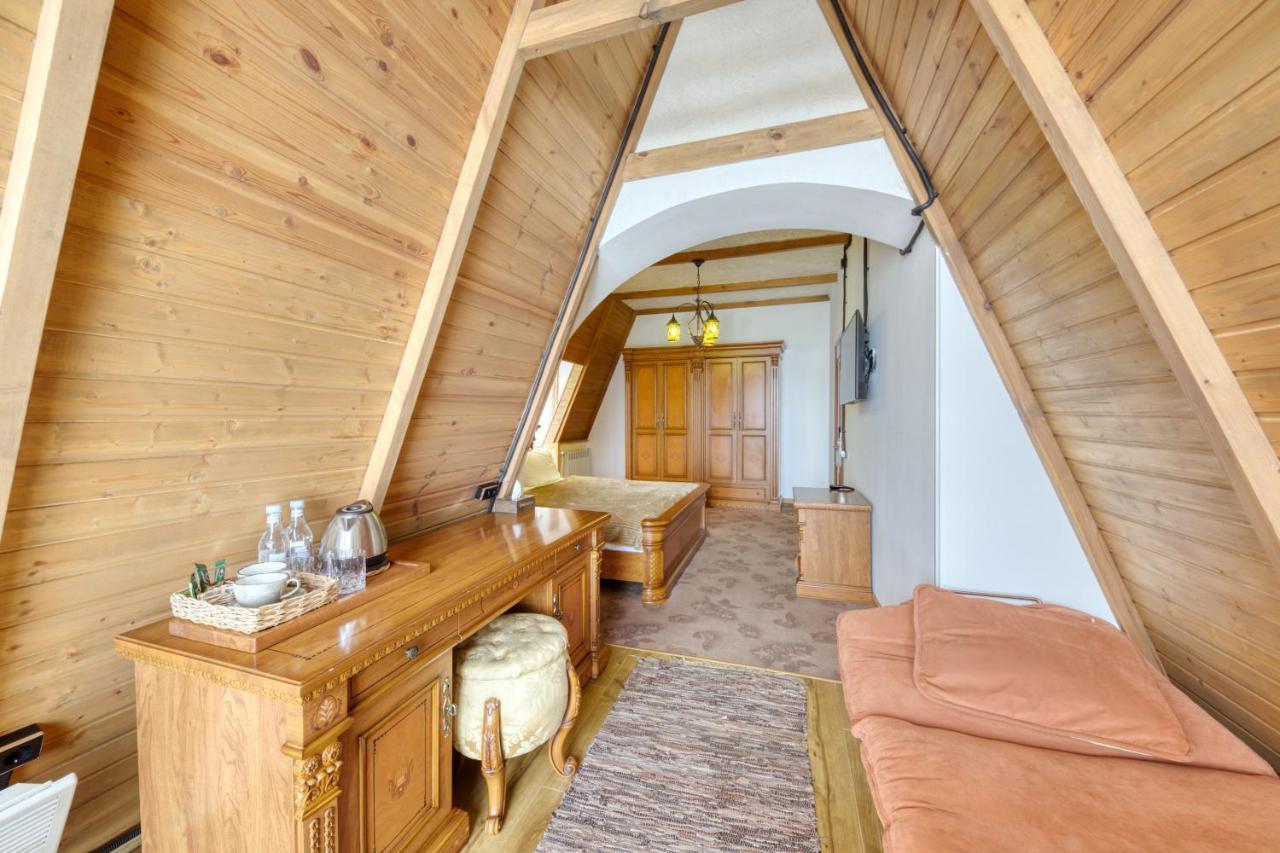 Alpine Castle Hotel Dilijan Esterno foto