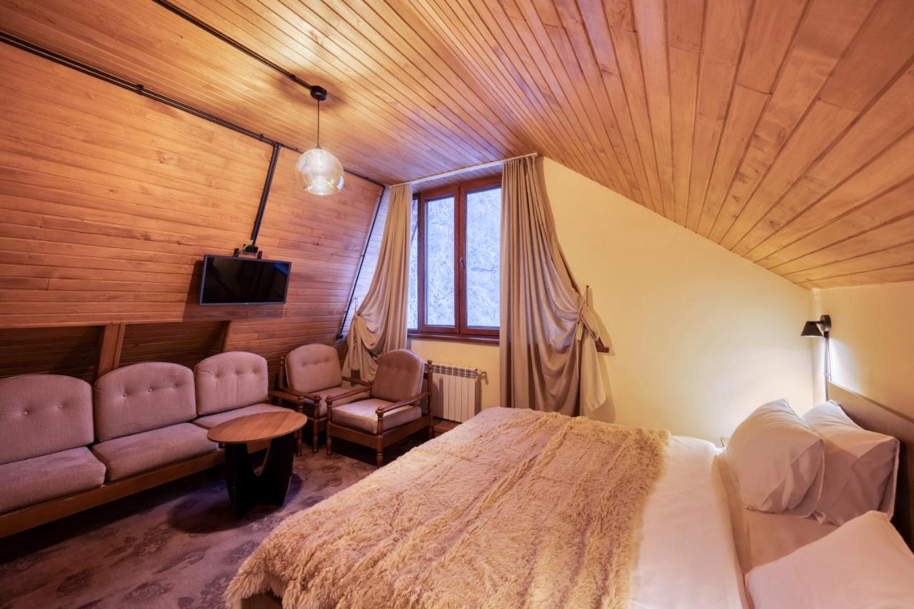 Alpine Castle Hotel Dilijan Esterno foto