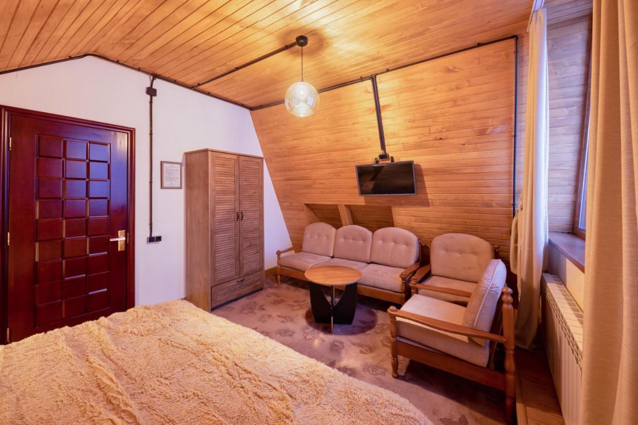 Alpine Castle Hotel Dilijan Esterno foto