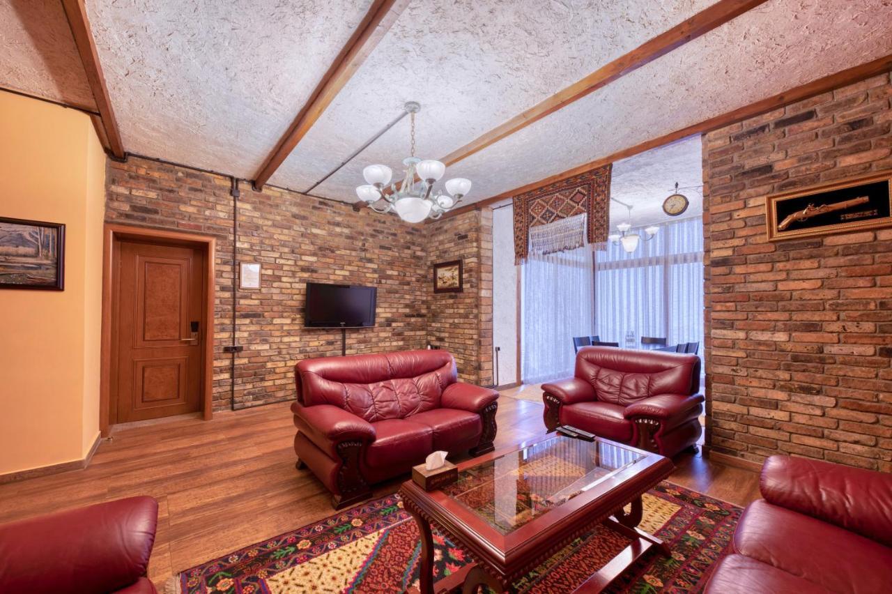 Alpine Castle Hotel Dilijan Esterno foto