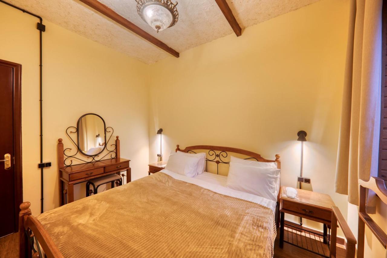 Alpine Castle Hotel Dilijan Esterno foto