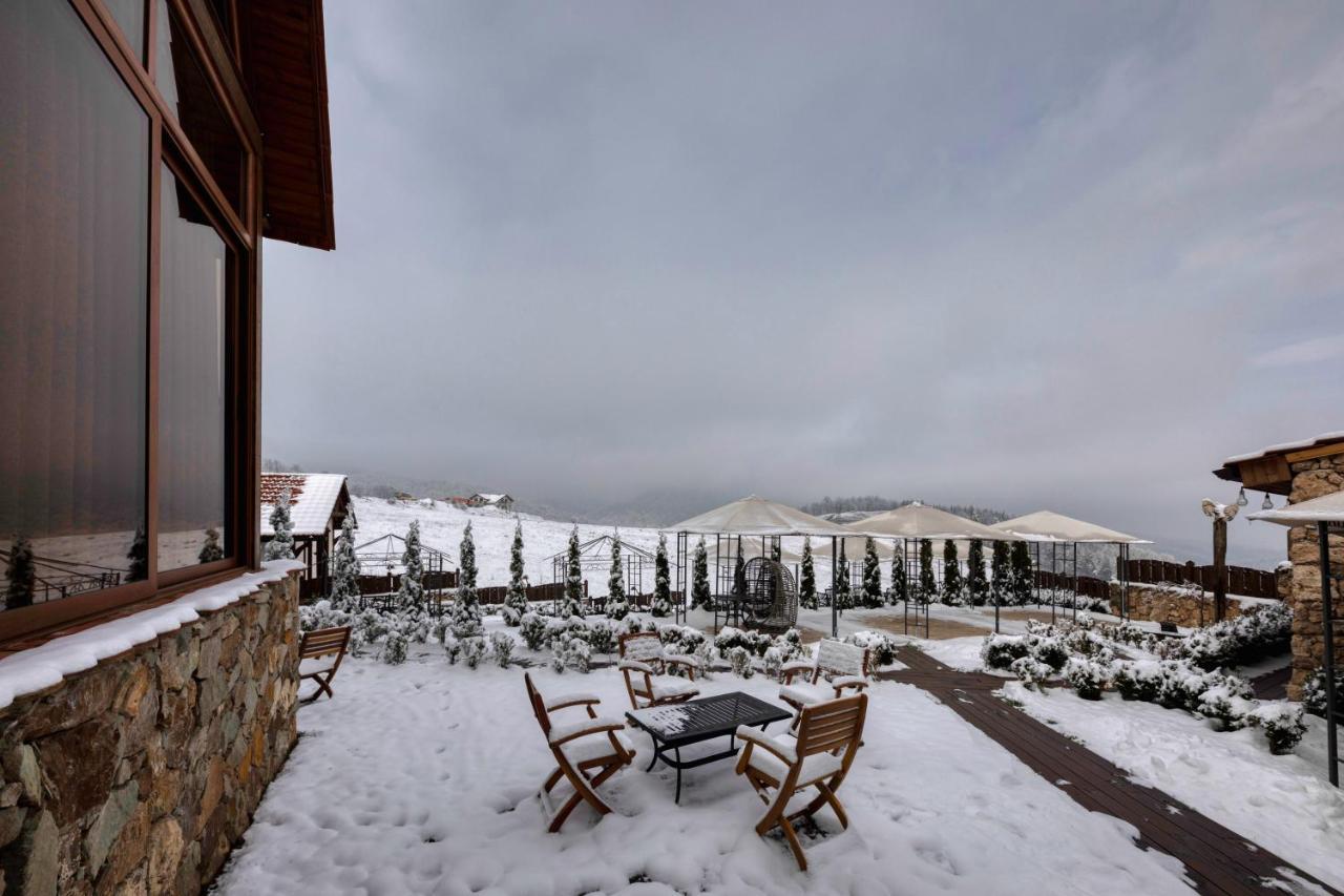 Alpine Castle Hotel Dilijan Esterno foto