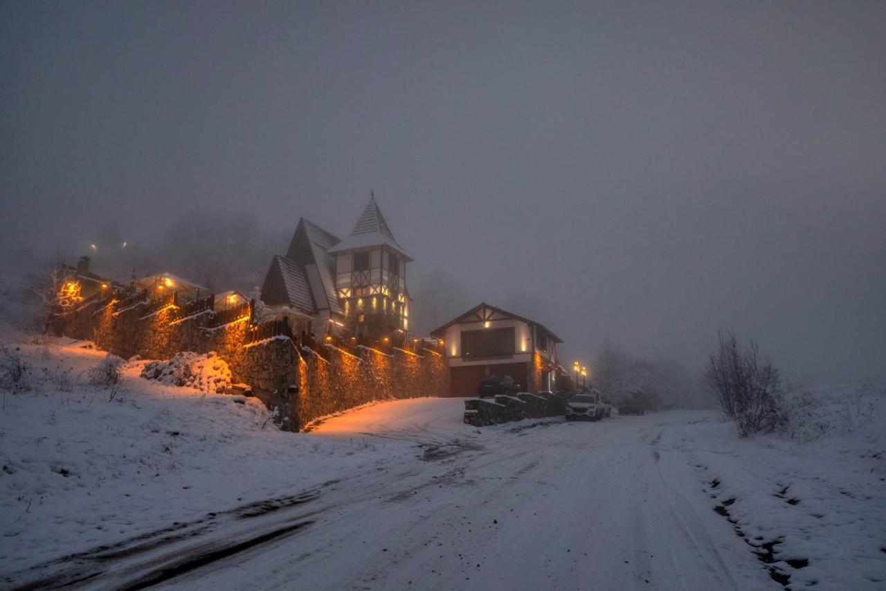 Alpine Castle Hotel Dilijan Esterno foto