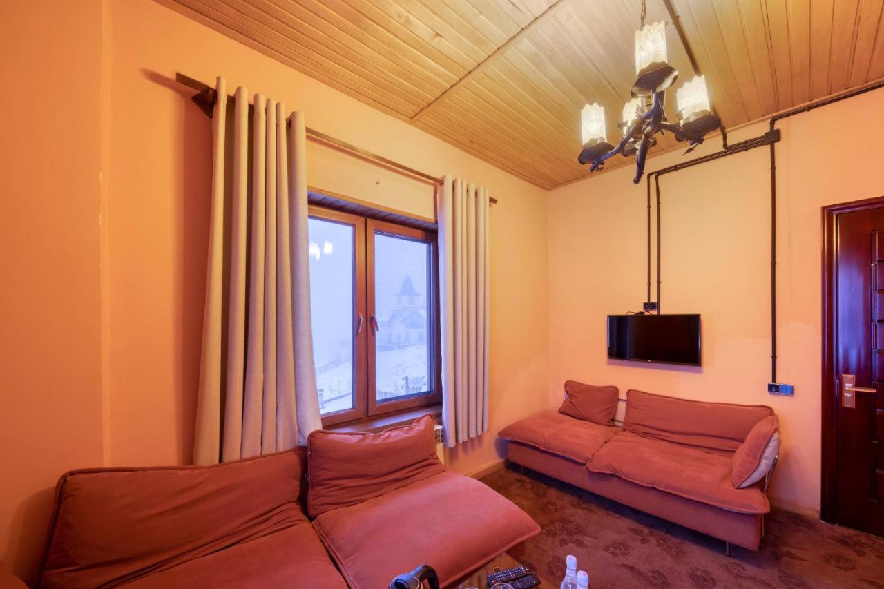 Alpine Castle Hotel Dilijan Esterno foto