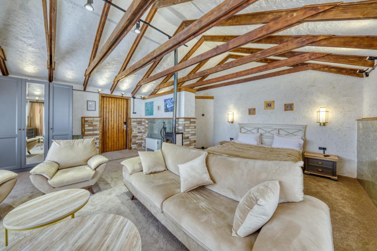 Alpine Castle Hotel Dilijan Esterno foto