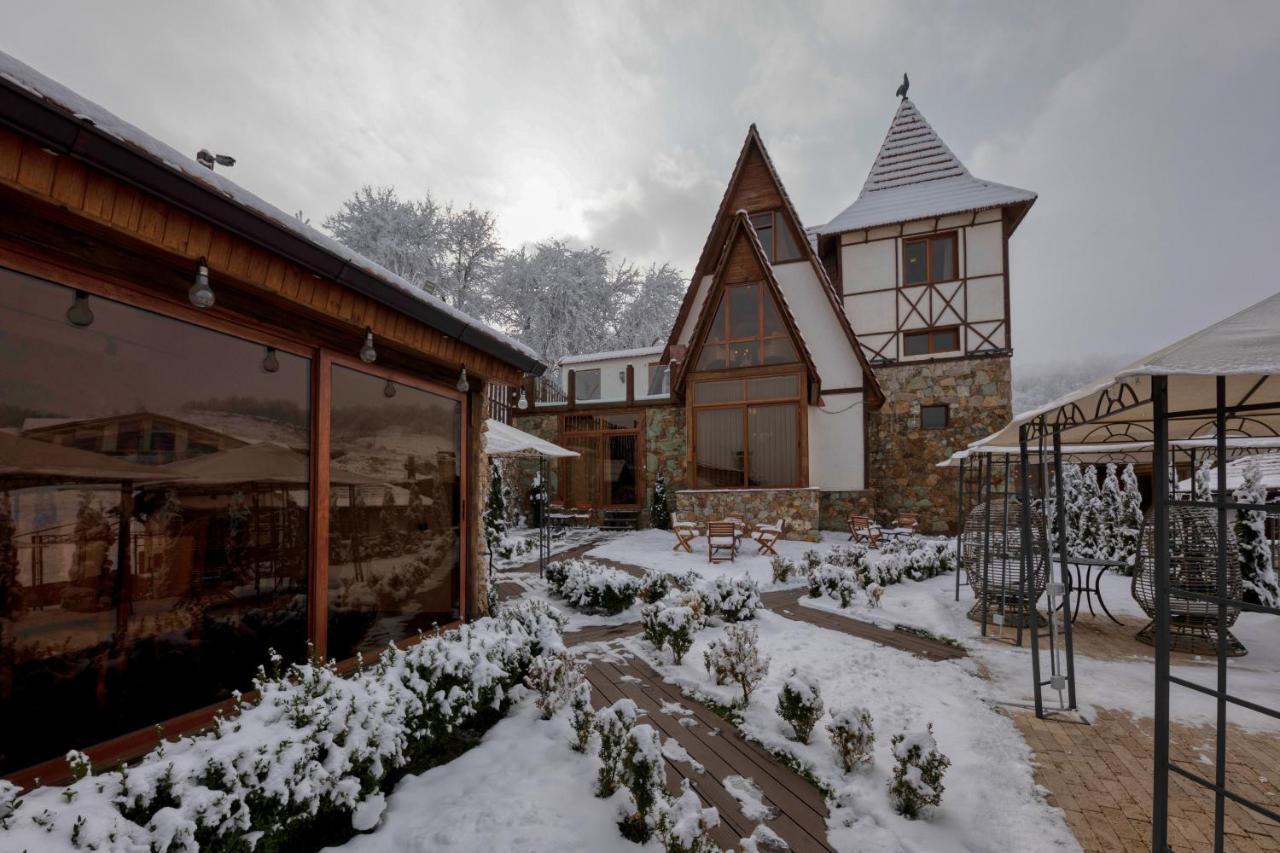 Alpine Castle Hotel Dilijan Esterno foto