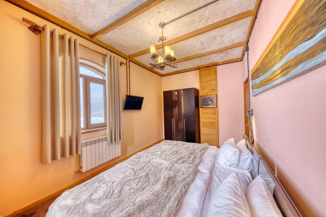 Alpine Castle Hotel Dilijan Esterno foto