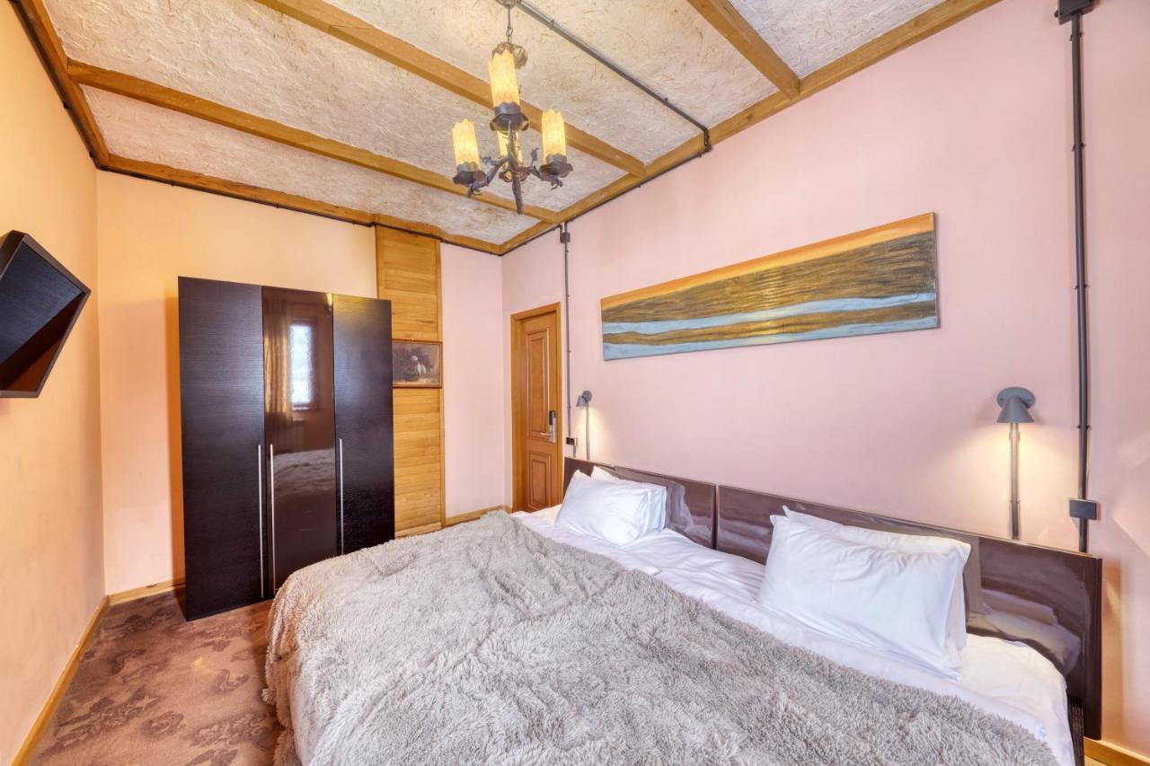 Alpine Castle Hotel Dilijan Esterno foto